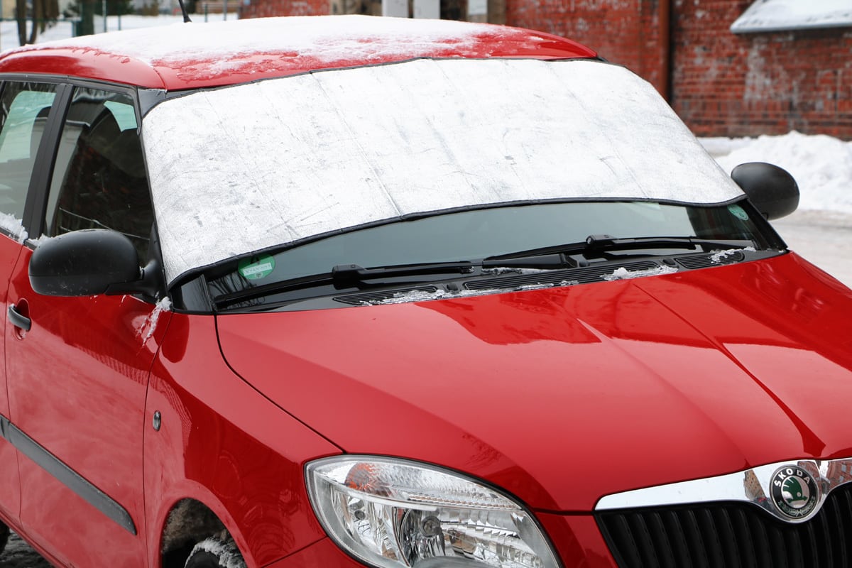 Auto enteisen bei Eisregen: 13 Methoden 